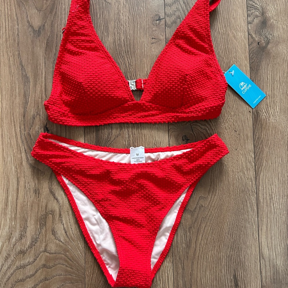Women’s Medium Cupshe Chic Red Textured Bikini Set - New with Tags
